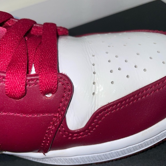 Nike Men’s Air Jordan Retro 1 Low Noble Red White Black 553558-604 Size 10 - Picture 7 of 10